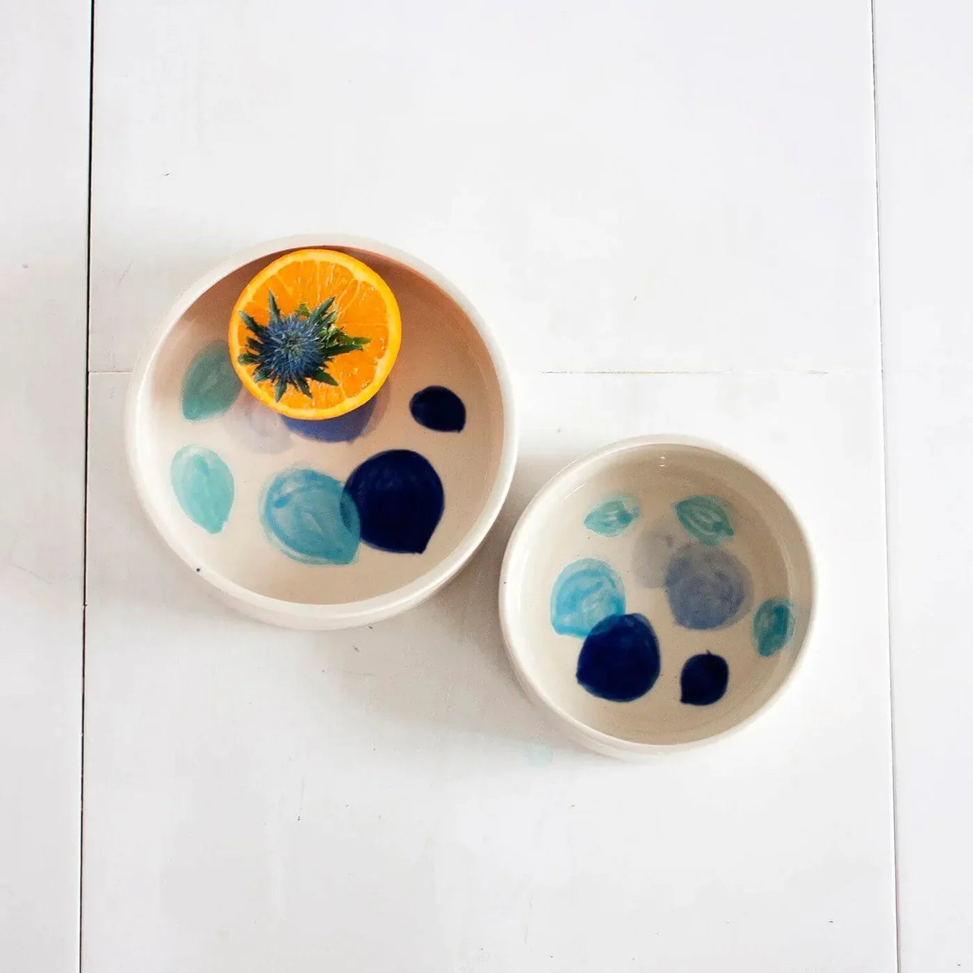 https://cdn.shopify.com/s/files/1/0684/6883/4571/files/HandmadeBluePolkaDotCeramicDogWaterBowltwosizes_1400x_31918221-0c53-4254-8df4-285969138415.webp?v=1746698933